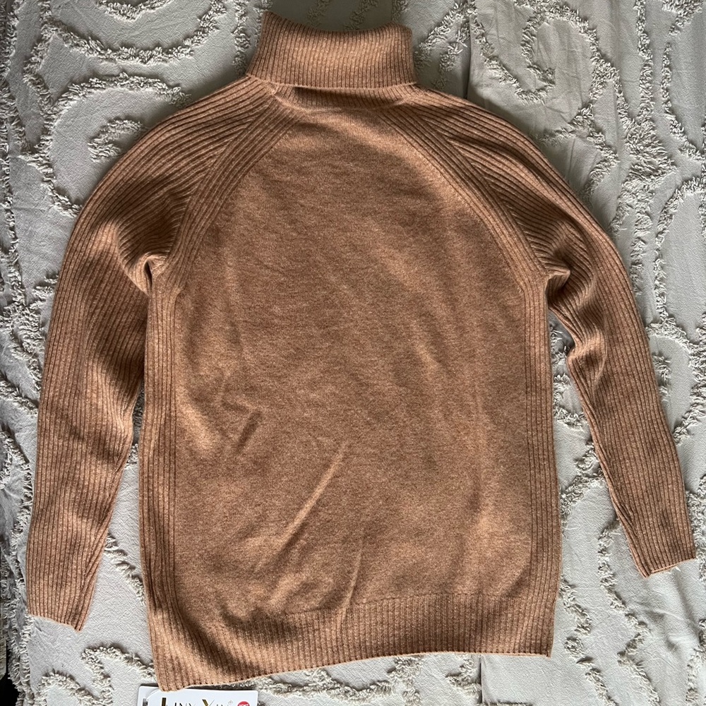 Thin turtleneck sweater